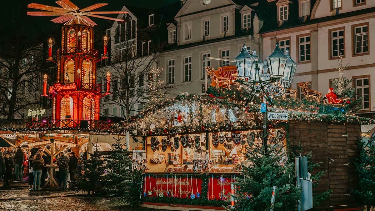 Koblenzer Weihnachtsmarkt auf dem Platz "Am Plan" © Koblenz-Touristik GmbH, Janko.Media