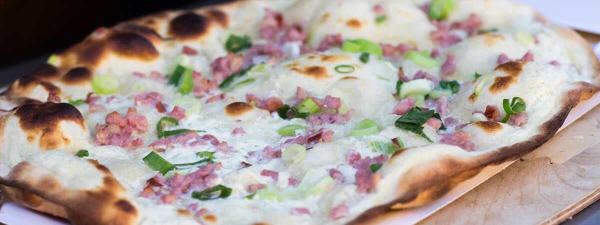 Foto van een tarte flambée  © Koblenz Stadtmarketing, Lisa Becker