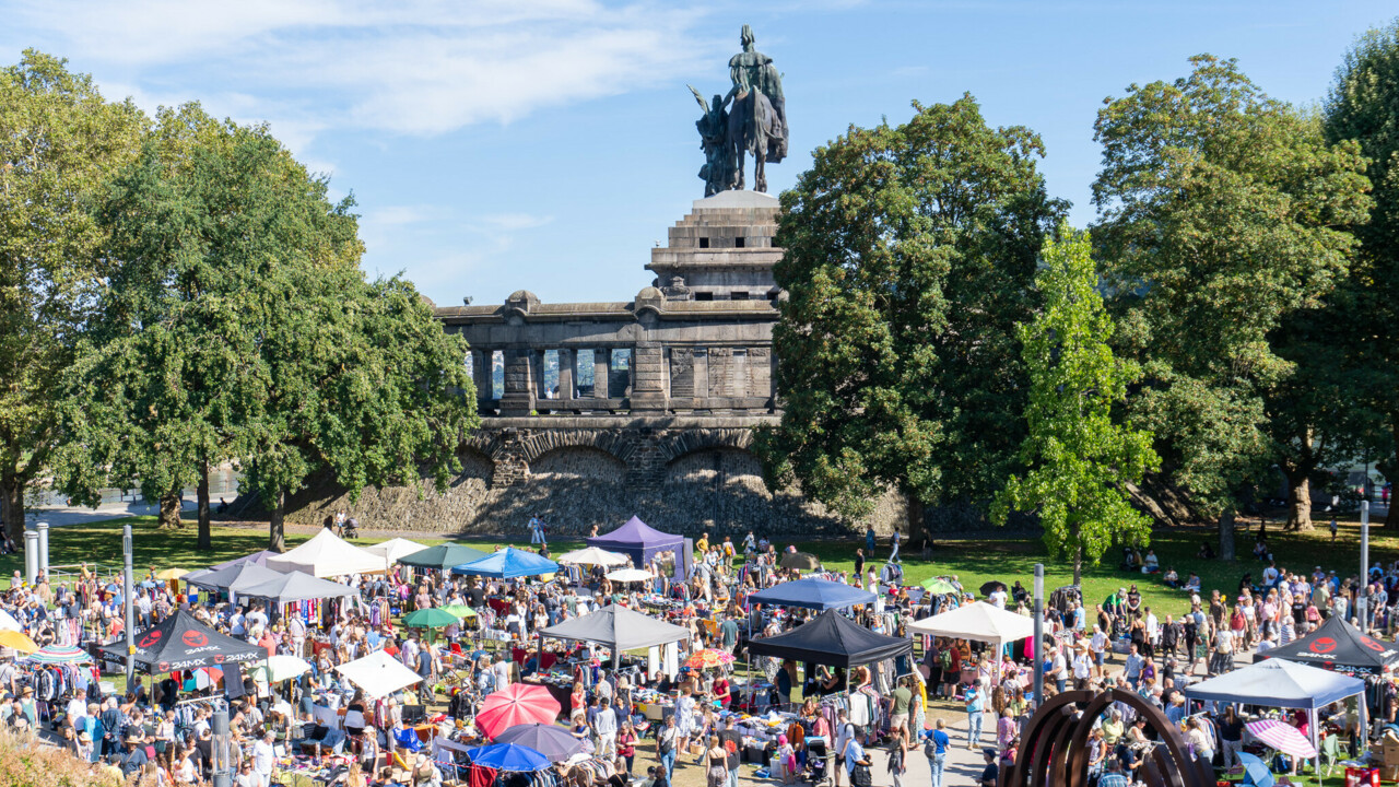 Städtischer Flohmarkt Koblenz hinter dem Deutschen Eck © Koblenz-Touristik, Jannis Knaden