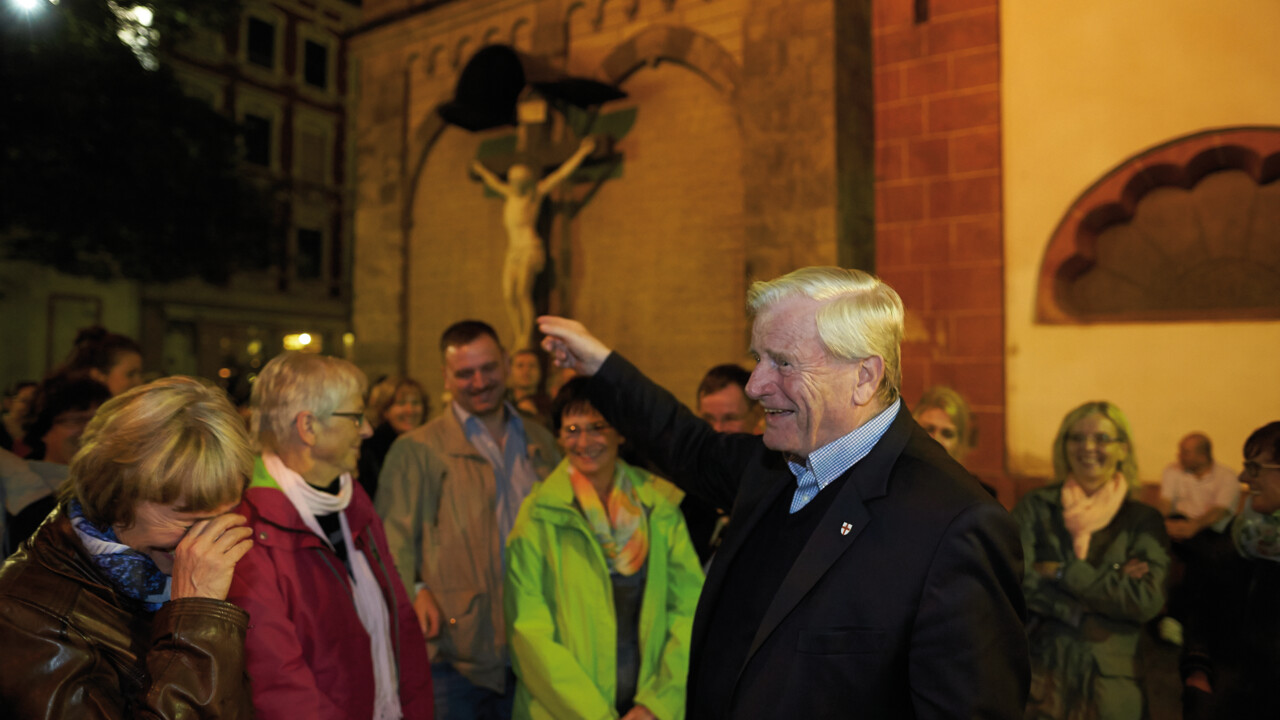 Manfred Gniffke bringt Führungsgruppe zum Lachen © Koblenz-Touristik GmbH, Thomas Frey