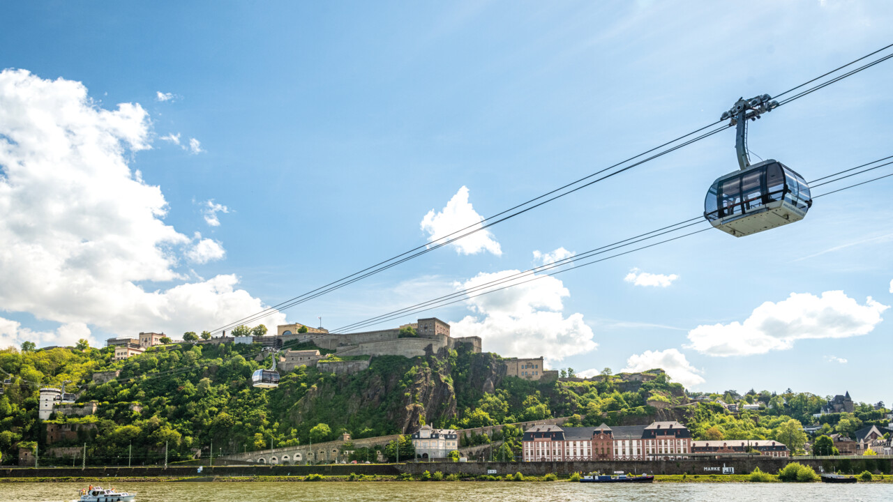 Seilbahn Koblenz mit Festung Ehrenbreitstein im Hintergrund © Koblenz-Touristik GmbH, Dominik Ketz